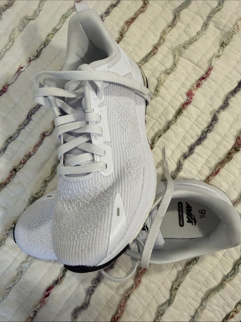 Avia White Women's Athletic Running Shoes 9-1/2